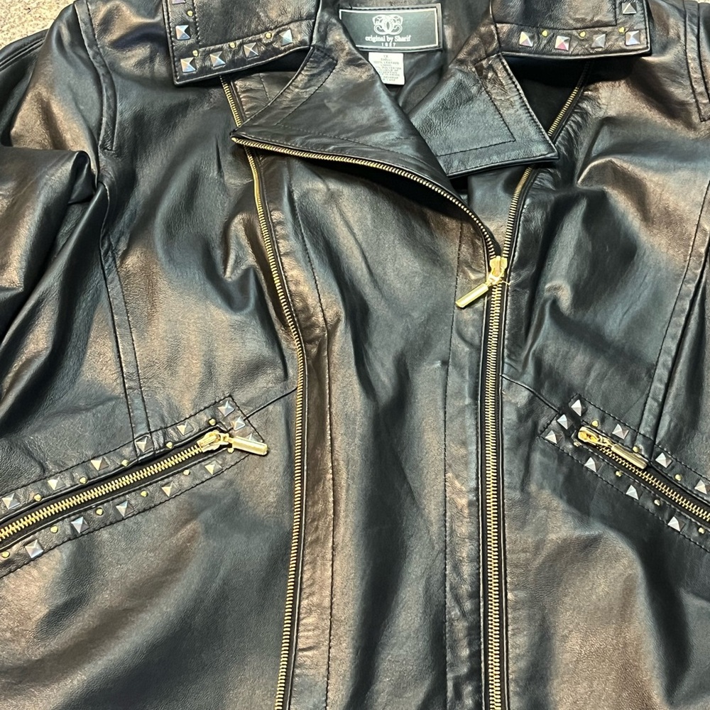 #178 NWOT, Original by Sharif Black Studded Leather Jacket. Size 1X - Picture 12 of 14